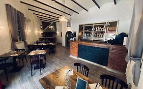 Hotel Restaurant Le Saint Gillois